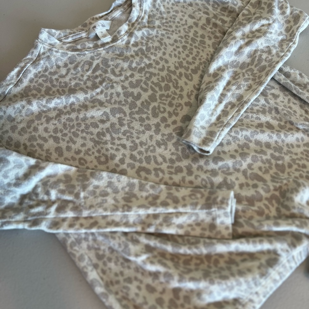 Leopard Print Drawstring Hem Top - Picture 7 of 7